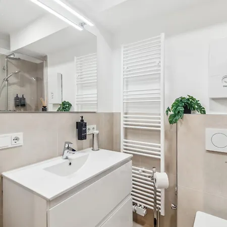 Modernes 2 Mit Balkon, Zentrale Lage Apartament *