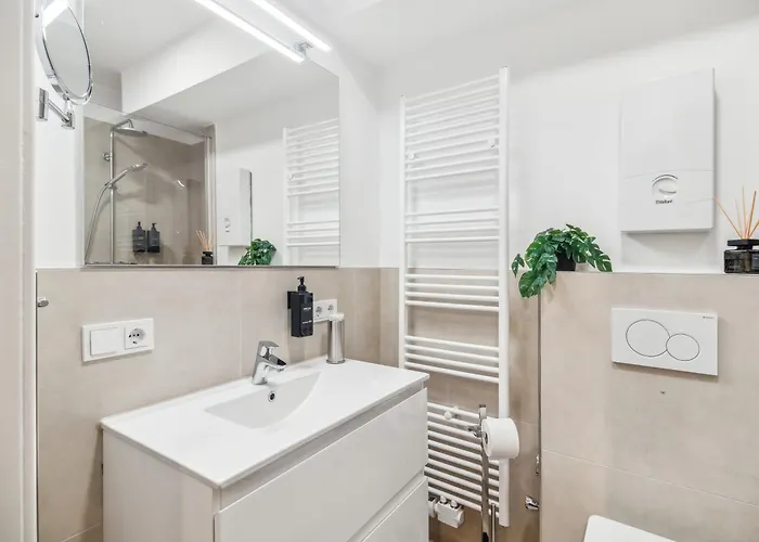 Modernes 2 Mit Balkon, Zentrale Lage Apartment *